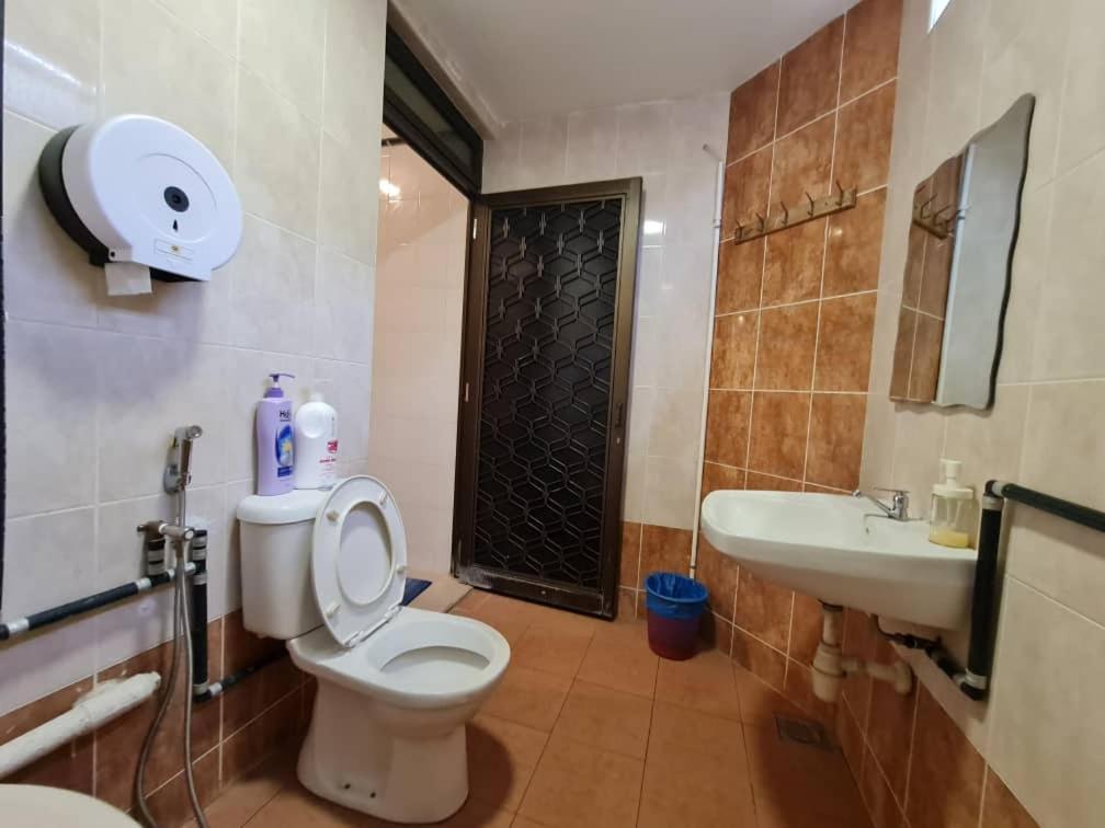 MG Casa Inn - Mutiara Gurney George Town Bagian luar foto